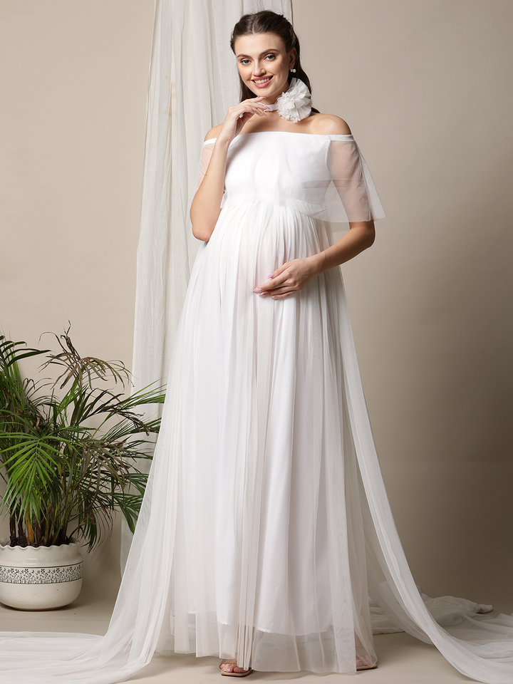 Maternity Photoshoot Dress/Gown with Stylish Neckpiece